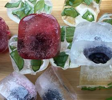 Dekorative Eiswürfel selber machen