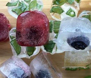 Dekorative Eiswürfel selber machen
