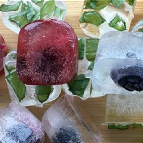 Dekorative Eiswürfel selber machen